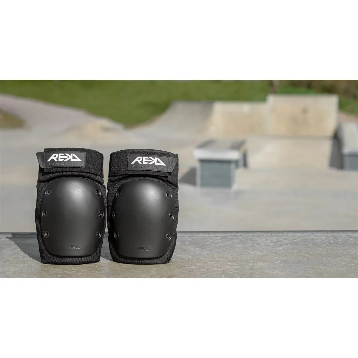 REKD Skateboard Skate Scooter BMX Ramp Knee Pads - Black